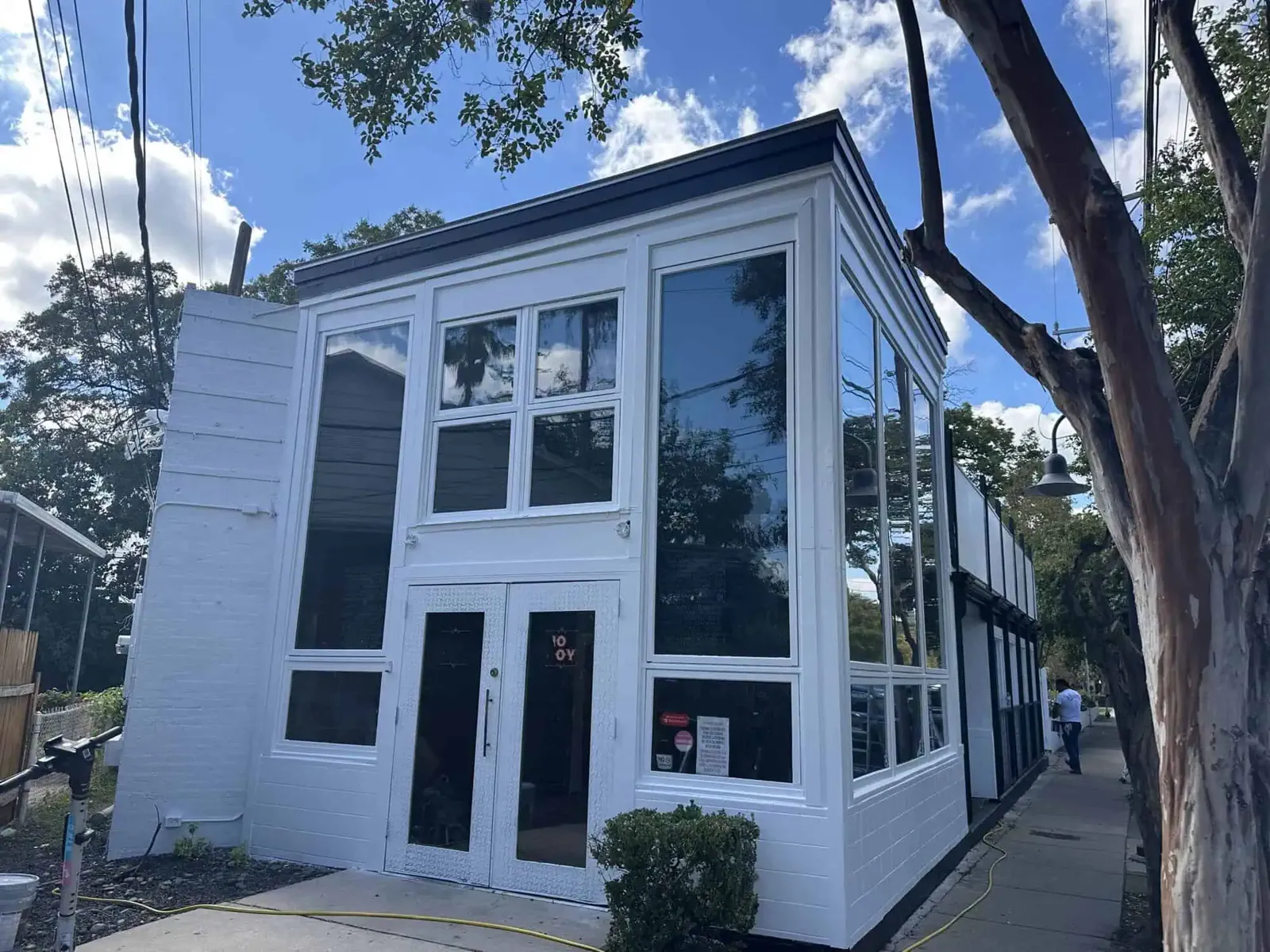 Commercial building painting project by Magna Painting